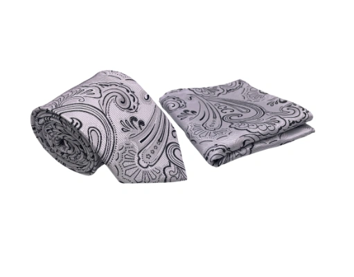 Cravate et pochette à motif cachemire blanc: Élégance intemporelle, charme irrésistible pour l'homme moderne.